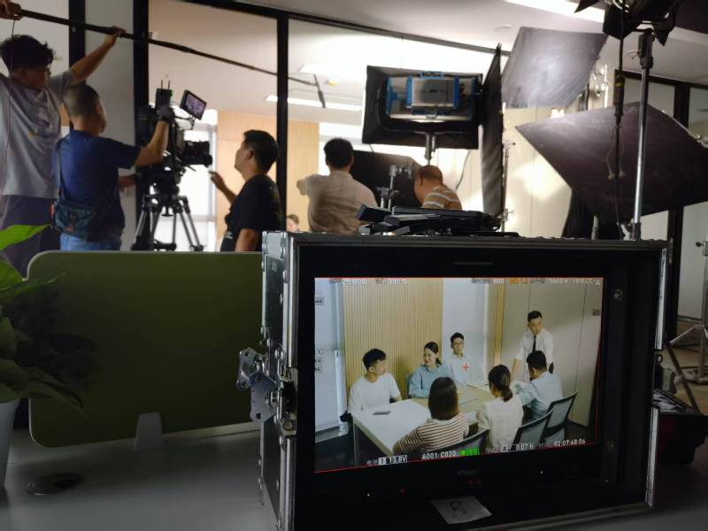 荔城区TVC拍摄公司：科技产品视觉化大师，诠释未来感与功能美学